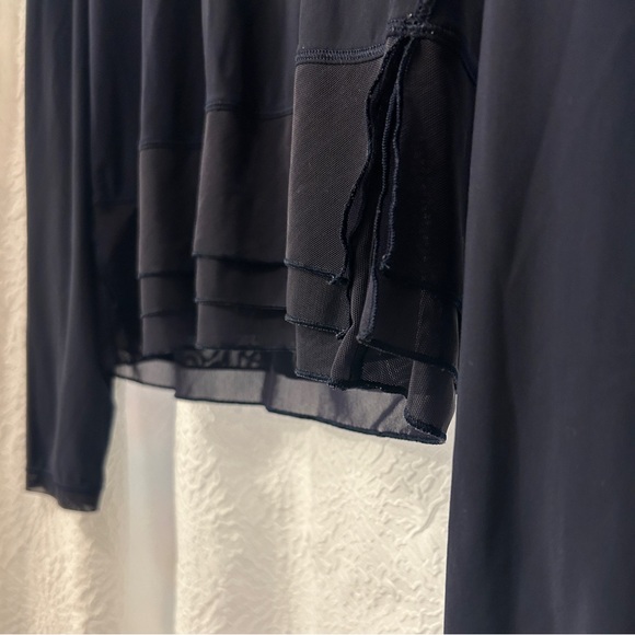 Lululemon Size 6 Navy Long Sleeve Shirt - Picture 4 of 4